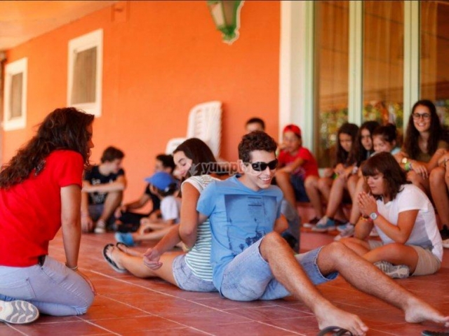 tb_Juegos en el patio.JPG